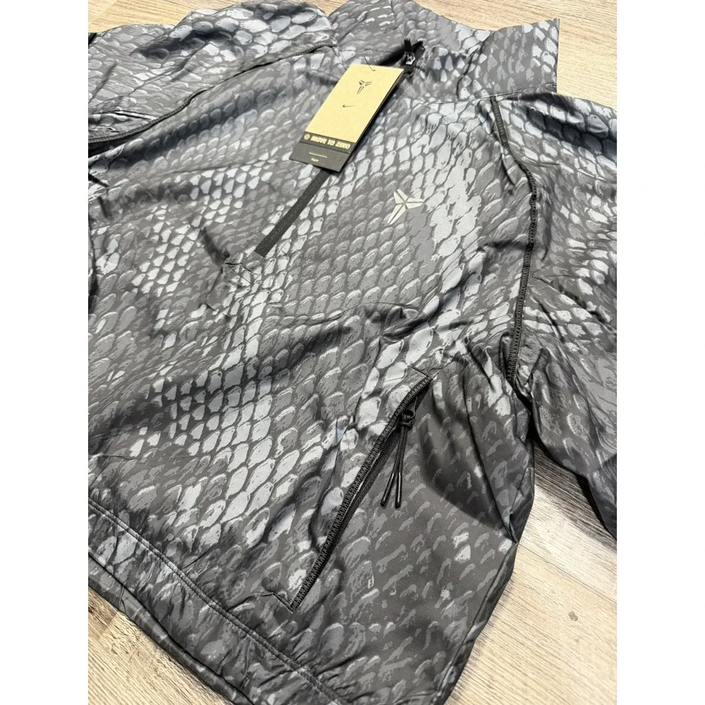 Nike Kobe  Lightweight Woven Jacket Reflective Women's small IB2718-010